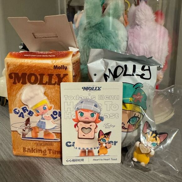 💯 Authentic Popmart MOLLY Carb Lover Series - “Heart to Heart Toast” - Picture 1 of 6